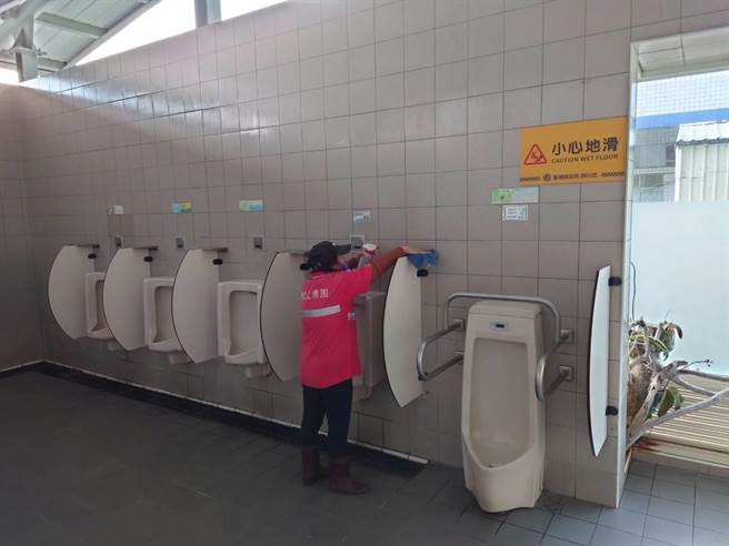 疫情严峻，台铁针对站票、消毒、饮食等都加强防疫措施。（台铁台东站提供／蔡旻妤台东传真）