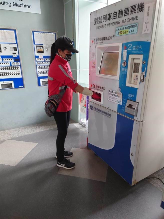 疫情严峻，台铁针对站票、消毒、饮食等都加强防疫措施。（台铁台东站提供／蔡旻妤台东传真）