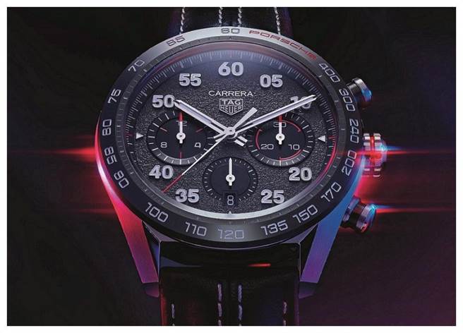 保时捷电动方程式赛车上有TAG Heuer的品牌冠名，庆祝双方的结盟。（TAG Heuer提供）