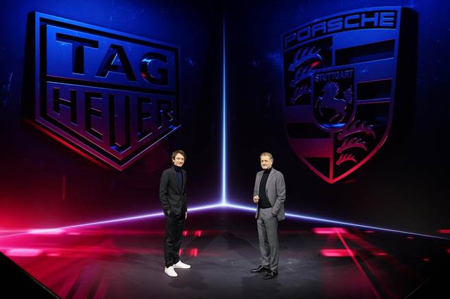 LVMH集团小王子兼泰格豪雅执行长Frederic Arnault(左)与保时捷执行董事Detlev von Platen主持联名表发表会。（TAG Heuer提供）