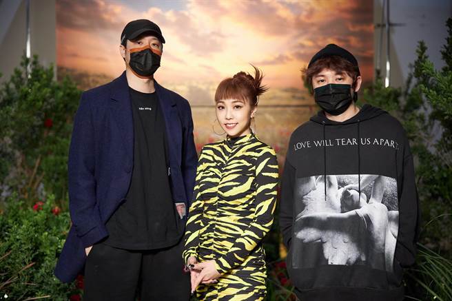 艾薇新歌〈甘蔗掰掰〉MV邀周湯豪執導。（環球唱片提供）