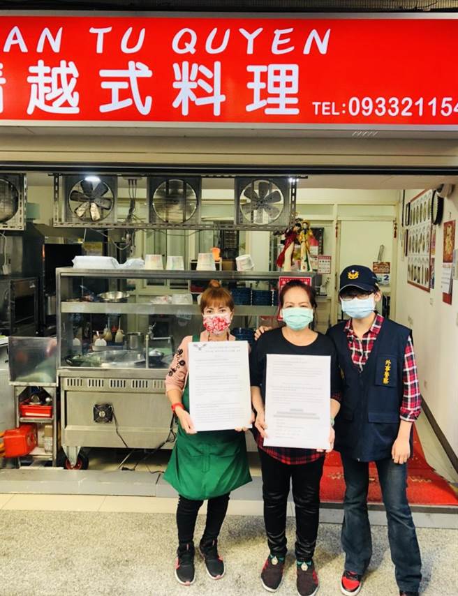 海山分局宣導春節期間提供外僑「舉家外出住居安全服務」。（海山分局提供）