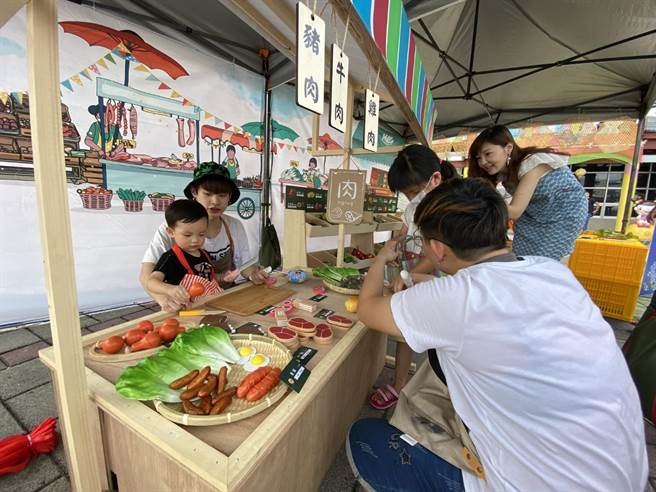 桃園客家文化館近期延續去年親子活動模式，在內部場館打造「親子探索區」，創造客語友善場域，引導孩子勇敢開口說客語。（桃園市政府客家事務局提供／黃婉婷攝）