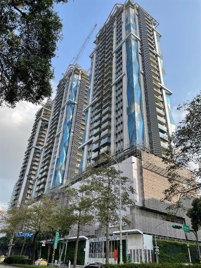 （戴德梁行今天表示，「钻石塔」商场将引进新光三越进驻，开创东区商圈新纪元。图／蔡惠芳摄）
