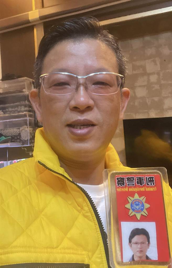 黄启能从警28年，个性机伶成为这次防抢演练的灵魂人物。（程炳璋摄）