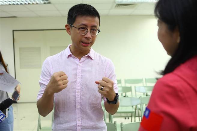 呱吉力挺雞排妹，卻遭網友翻出高雄大港開唱片段，弄轟雙標。(圖／張立勳攝)