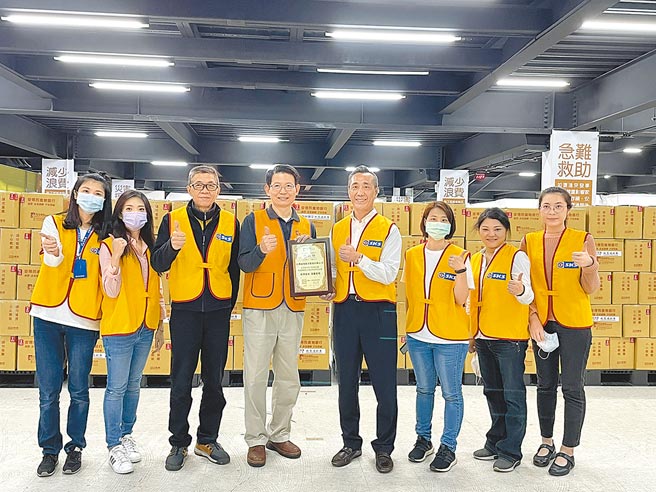 新光保全公益活动安心教室，送新年礼温饱到偏乡。图／业者提供