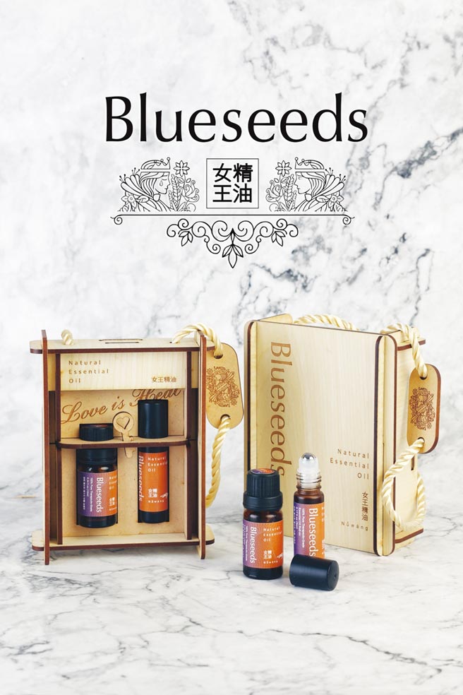 芙彤园创办人，本身也是调香师詹茹惠在芙彤园五周年之际特调「女王精油」限量纪念款，值得所有男性用来呵护另一半。图／芙彤园提供