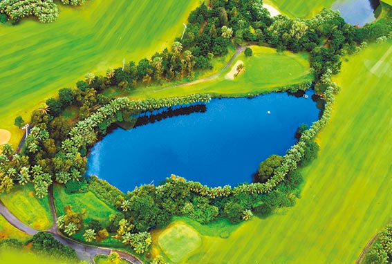 『北海乡村俱乐部』精致的第19洞俯瞰，3月底前一杆进洞就可赢得20万元北海现金礼券！图／国宝集团提供