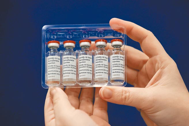 台灣為了可以有選擇權，明明付出更高訂金，卻只能分到可能只有數十萬劑的AZ疫苗。（路透）