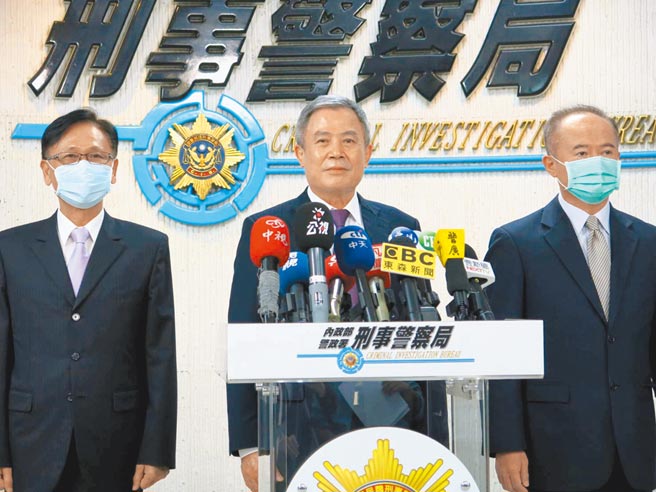 刑事局在4日的全国同步扫黑中，依暴力讨债、恐吓等事证，逮捕统促党主委、捍卫队何鸿源、邱晋芛在内的6名干部共21人。（警方提供）