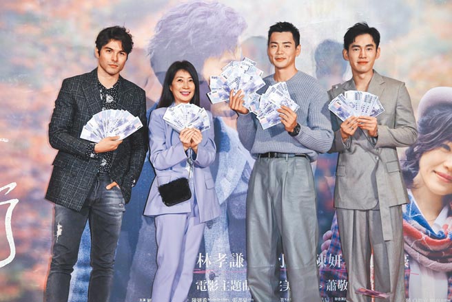 凤小岳（左起）、黄嘉千、禾浩辰与张书豪昨在首映会透露拍摄花絮。（陈俊吉摄）