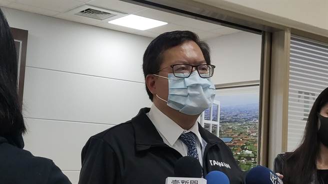 桃园市长郑文灿表示，桃园各医疗院所面对门诊量降低等挑战，1至2月间健保给付会下降，因此他已拜托国健署，比照去年2月给付。（赖佑维摄）