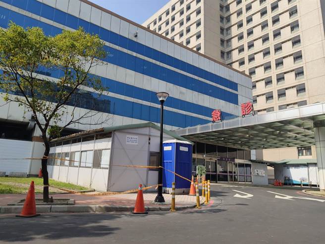 桃医医护临时接获讯息，要求7、8日全院要回院抽血检测，还要扩大抽血范围，连外包厂商也列抽血名单。（赖佑维摄）