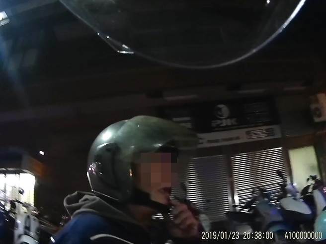 59岁叶男与父失联7年，日前骑车未开大灯被巡逻警发现，一查也让断了联繫的父子重新接上线。（台中市第五分局提供／冯惠宜台中传真）