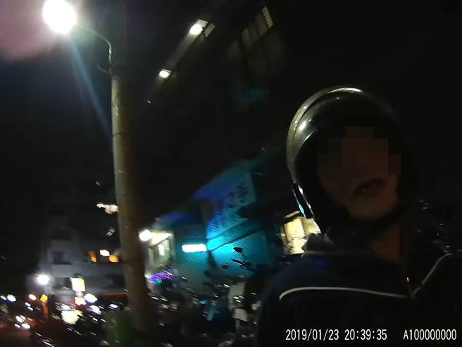 59岁叶男与父失联7年，日前骑车未开大灯被巡逻警发现，一查也让断了联繫的父子重新接上线。（台中市第五分局提供／冯惠宜台中传真）