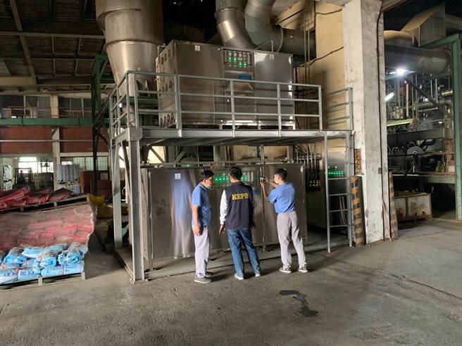 高市环保局去年9月针对冈山、路竹、湖内区工厂、畜牧场异味，发动跨单位辅导与稽查，异味陈情案件从单月最高47件降至6件。（高市环保局提供／林宏聪高雄传真）