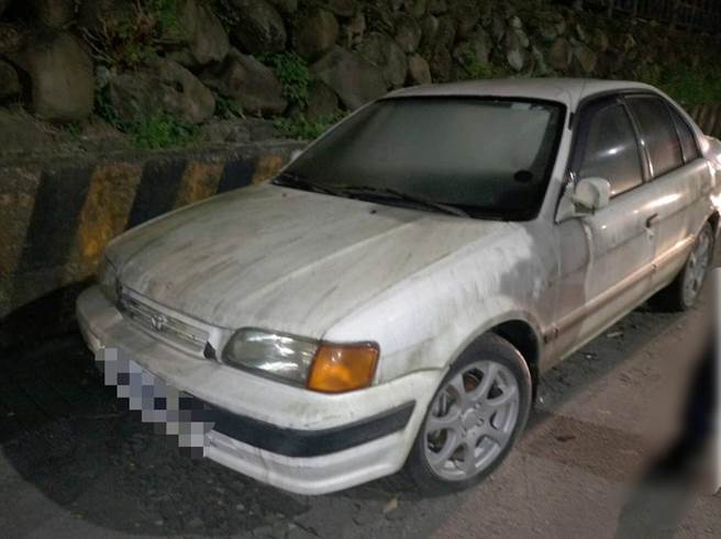 基隆报废车内「木乃伊乾尸」  家属悲认尸 希望破灭。（翻摄照片／吴康玮基隆传真）