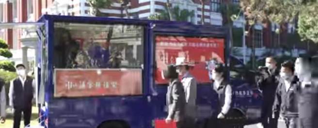 首度胖卡客语录音拜年  总统：很新鲜。摘自总统脸书