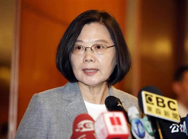 农历春节将至，蔡英文总统第一次在「胖卡」上录音，总统用客语贺节表示，牛转乾坤、祝大家新年快乐。总统说，「很新鲜！」（本报资料照）