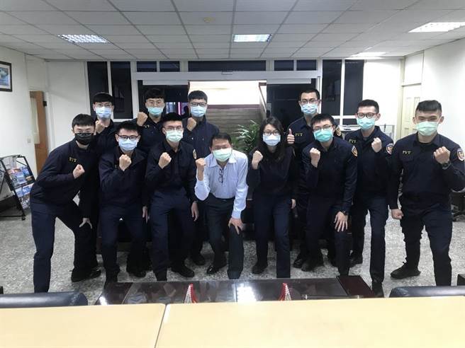 台灣警察專科學校專科警員班第38期寒假實習11名警專實習生在台中市警察局霧峰分局實習1個月，霧峰分局也舉辦座談會聽取學生意見回饋，並勉勵警界新血能抱持初衷。（霧峰警分局提供／馮惠宜台中傳真）