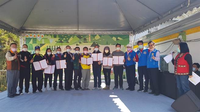 五峰乡竹林村罗山部落有19户房屋取得合法化证明文件，6日举办启用典礼，象徵逐步落实原住民居住正义。（庄旻静摄）