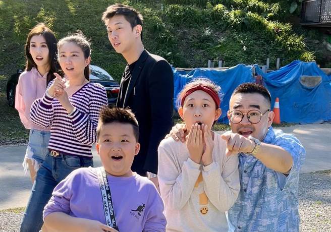 连胜文Tiktok处女秀！网红阿男携手连胜文跳丢猴舞 尬舞超有趣。（吴康玮摄）