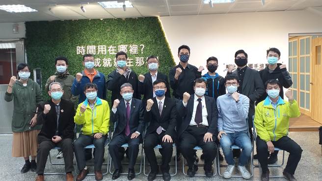 新北高工资讯科屡出技能竞赛金牌得主和国手，校方近日获得教育局顶尖群科认定，成功争取到千万补助，改善选手室软硬体资源。（图由新北市教育局提供）