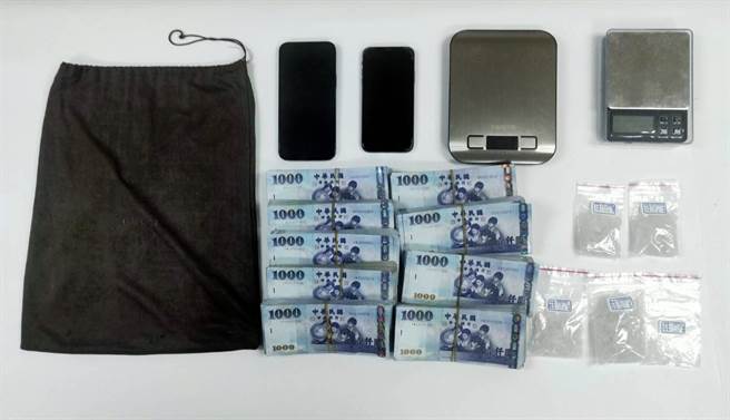 警方查获90万现金及92公克的毒品。（警方提供）