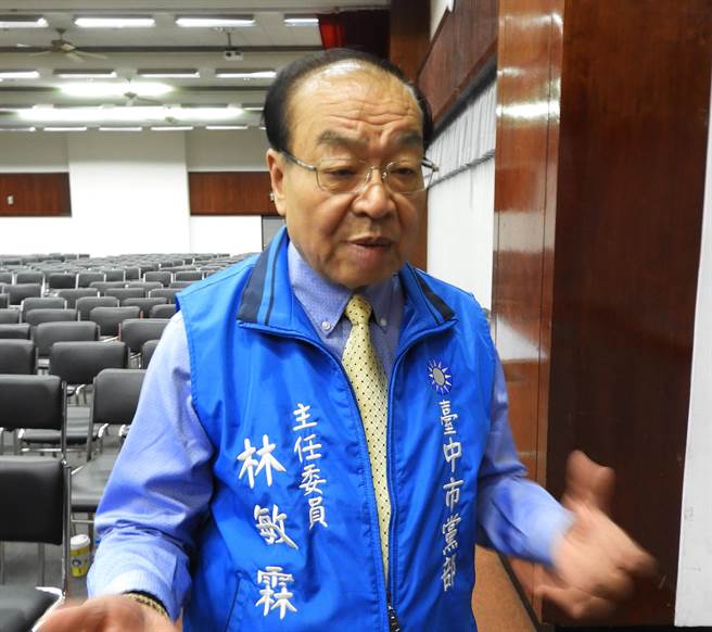 國民黨台中市黨部主委林敏霖指出，黨部將視罷免「3Q哥」進入第二階段後，以民意為依歸，政黨完全是順著民意走。(陳世宗攝)