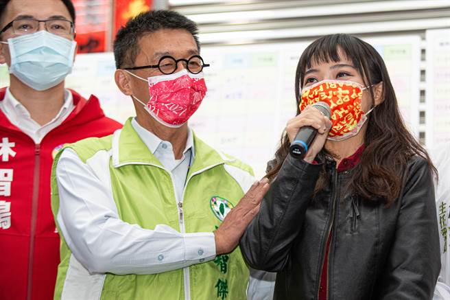 黄捷感谢蔡英文总统、高雄市长陈其迈，以及民进党团、「凤山队」倾力相助。（袁庭尧摄）