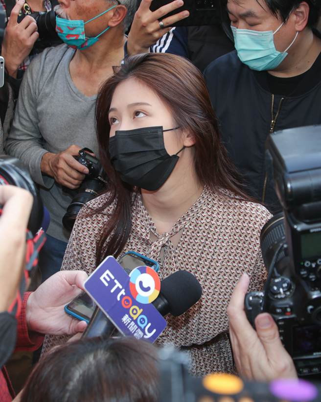 鸡排妹认为此事已牵扯太多无辜的人，最衰的就是许效舜与邰智源。(本报系资料照)