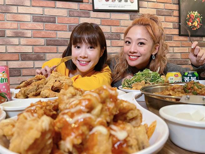 李佳颖（左）新节目，找来好友鬼鬼担任嘉宾。（NNY Network提供）