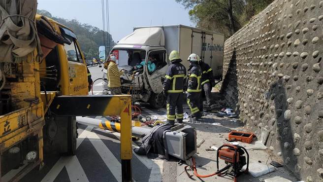 造桥乡台13甲线香格里拉前路口6日发生物流车追撞轿车事故。（民眾提供／何冠娴苗栗传真）