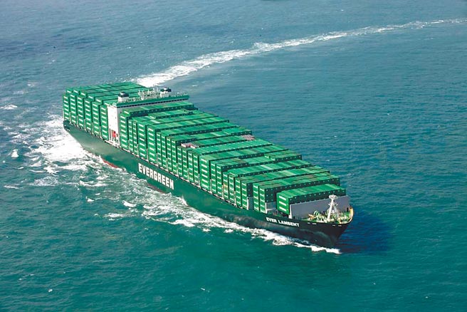 長榮擴充船隊在2020年進入交船高峰期，據傳將再訂造20艘1.5萬TEU船型，全年營運看好。圖／本報資料照片