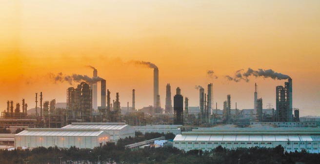 台塑麥寮六輕3年總體檢完成，昨舉行成果發表會，經濟部總計清查55個廠區製程，對台塑提出939項建議。（本報資料照片）