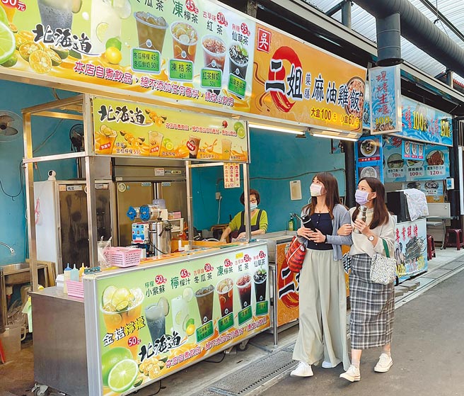 「树林兴仁花园夜市」、「新店安和国际观光夜市」夺下环保夜市评比五星特优，新北市是唯一双特优城市。（新北市环保局提供／蔡雯如新北传真）