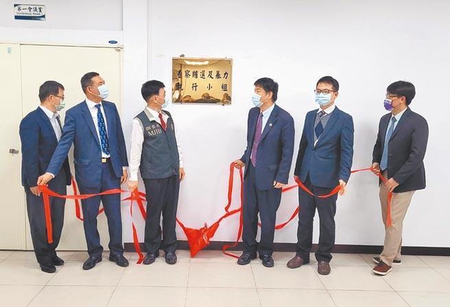 云林地检署5日举行「查察贿选及暴力执行小组」揭牌。（周丽兰摄）