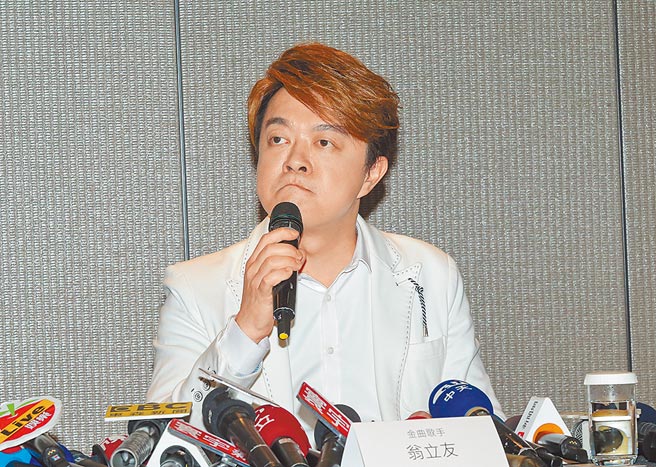 翁立友被爆性骚事件，昨首度露面。（卢祎祺摄）