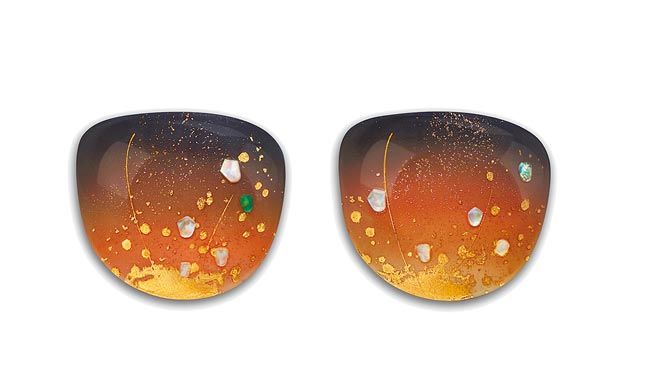 以天燈為設計靈感的傳世金箔釦，11萬5800元。（Sauvereign提供）