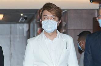 疑目击者认证鸡排妹被「刷卡屁股」？ 翁立友19字回应了