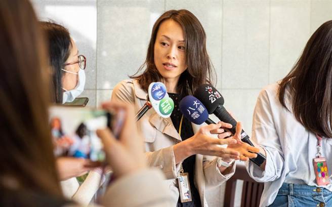 中央研究院基因體研究中心助研究員黃雯華(見圖)與研究團隊發現，乳癌增生轉移與癌細胞中的蛋白質DSG2有關。(圖/中央研究院提供)