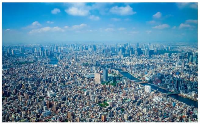 从这张东京都会区的鸟瞰图，仅能窥见世界最大都会区的一角，地底下埋藏的设施与交通服务，只能用眼花撩乱来形容。东京的GDP将近两兆美元，面积达一万三千五百平方公里。(图/远流出版提供)