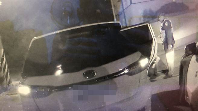 已婚羅姓男子疑曖昧友人女友，駕車外出時遭對方派人攔路劫車並痛毆。（民眾提供／王文吉台中傳真）