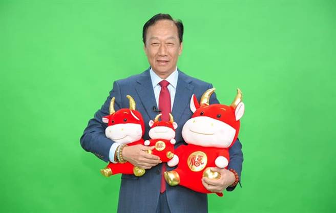 郭台铭率领的鸿海尾牙6日登场。（图／FB@郭台铭）