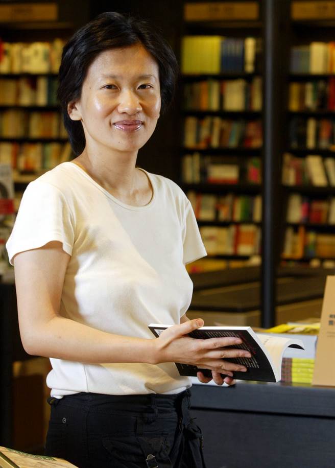 名作家顏择雅要翁立友求人不如求己，先提告鸡排妹，让法官认证他是不是真为受害人。(中时资料照片)