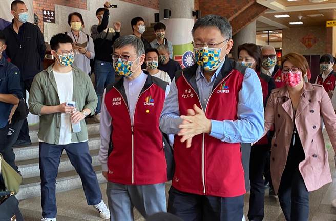 罢免修法后门槛会不会太低，柯文哲说，以当时修法的时空环境，大家不觉得有问题，但政党动员的时候，才会让原本没有问题的制度变成有问题。（游念育摄）