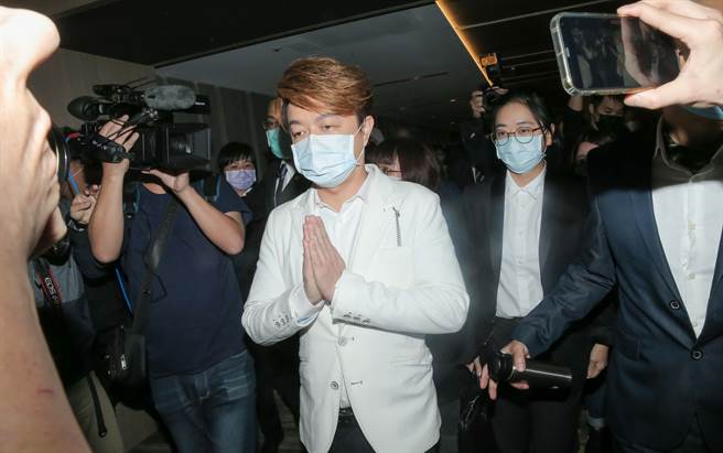 翁立友在记者会上并未描述尾牙当天的情况，让部分网友相当不解。（图／中时资料照）