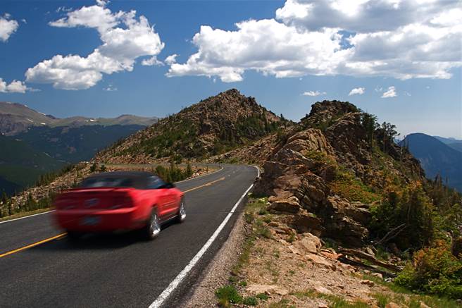 日本一名男子曾经不小心开车衝下200公尺深的山崖，在即将放弃时靠一招秒获救。(示意图／达志影像)