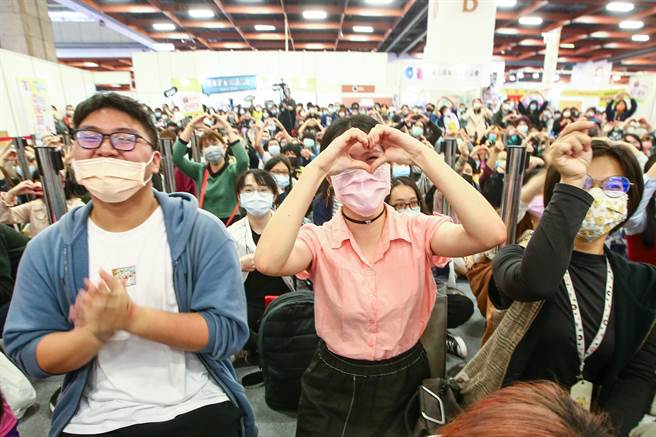 《鬼灭之刃》2019动画播出至今，以现象级的魅力席卷全台，特别是于电视台播出中文配音版后，更引起网路热议，木棉花在台北动漫节，举办为「柱」角色配音的所有台湾配音员，举办「柱合会议」见面会，和全台鬼灭粉们共度欢乐时光，纷丝见到配音员尖叫欢迎。（邓博仁摄）